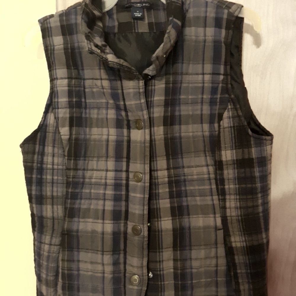 Womens plaid vest. Size medium.
